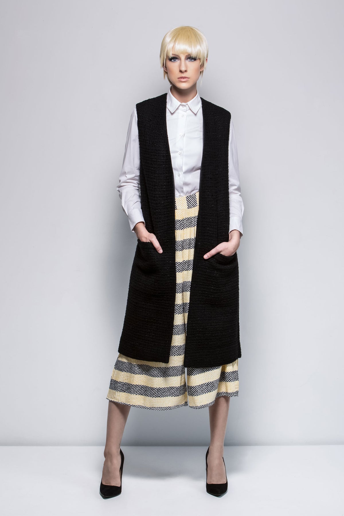 LONG SLEEVESS COAT
